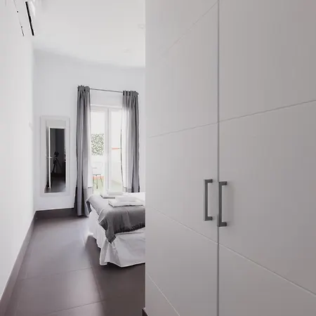 Апартаменты Quiet Terrace In Triana Close To The River Севилья