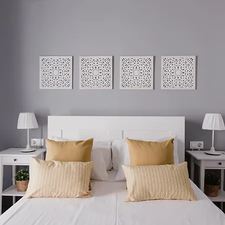 Quiet Terrace In Triana Close To The River * Севилья