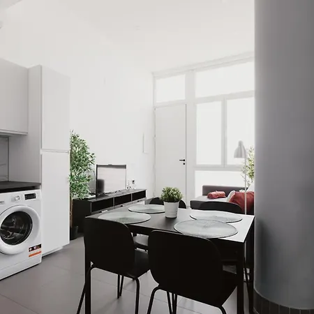 Quiet Terrace In Triana Close To The River Севилья