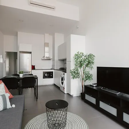 Quiet Terrace In Triana Close To The River * Севилья